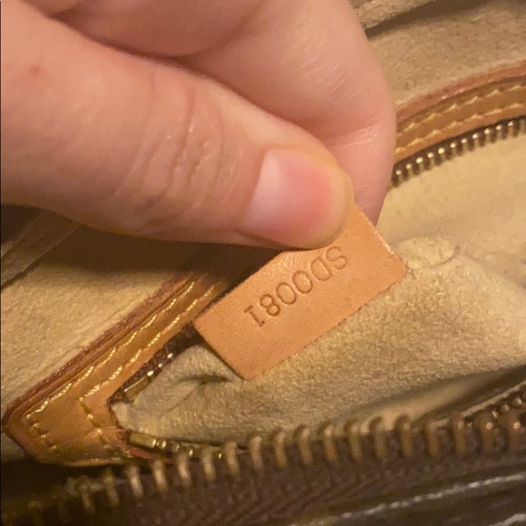 Louis Vuitton Loop Zipper purse - Picture 9 of 9